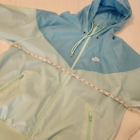 Nike Essentials Windrunner Windbreaker Jacket Mint Foam/Blue Chill DA0001-379 - Picture 8 of 15